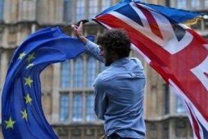 Brexit m&uuml;zakerelerine erken se&ccedil;im freni