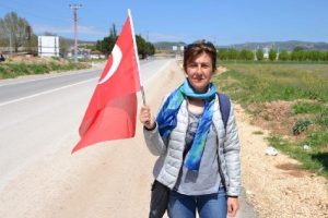 Referandumun iptali i&ccedil;in istifa edip Ankara'ya y&uuml;r&uuml;yen doktor Bursa'ya ulaştı