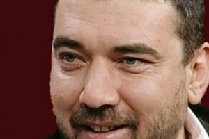 Gazeteci Hakan G&uuml;lseven g&ouml;zaltına alındı