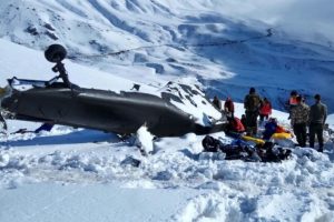 Helikopterin enkazı yol a&ccedil;ılınca kaldırılacak