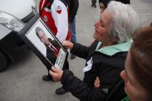 Şehit annesi g&ouml;zyaşlarına boğuldu: "Oğlum beni nasıl bıraktın"