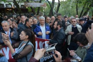 Bursa'da YSK y&uuml;r&uuml;y&uuml;ş&uuml;ne polis engel oldu