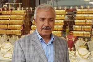 Kuyumcuyu &ouml;ld&uuml;r&uuml;p altınları &ccedil;aldılar