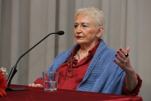 Pınar K&uuml;r Bursa Nil&uuml;fer'de sanatseverlerle buluştu