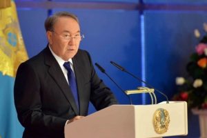 Nazarbayev'den sakal ve siyah &ccedil;arşaf &ccedil;ıkışı