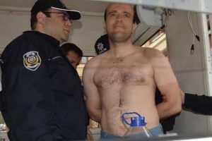 Valilik &ouml;n&uuml;nde &ccedil;ıplak vatandaş alarmı!