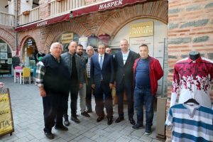 Bursa Valisi İzzettin K&uuml;&ccedil;&uuml;k Kapalı &Ccedil;arşı esnafını ziyaret etti