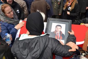 Şehit hakim g&ouml;zyaşlarıyla son yolculuğuna uğurlandı