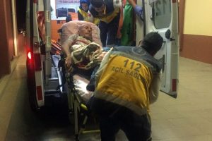 Tartıştığı babasını g&ouml;ğs&uuml;nden bı&ccedil;akladı