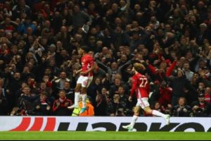 Manchester United zorlandı ama başardı