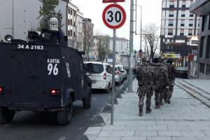 İstanbul polisinden şafak operasyonu