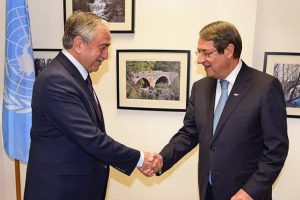Akıncı ile Anastasiadis ara b&ouml;lgede bir araya geldi