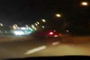Virajı alamayan otomobil karşı şeride ge&ccedil;ti