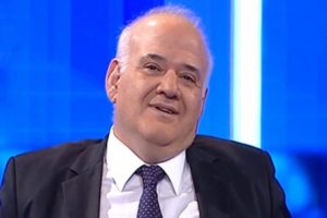 Ahmet &Ccedil;akar derbideki favorisini a&ccedil;ıkladı