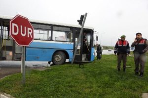TIR ile otobüs çarpıştı: 8 yaralı