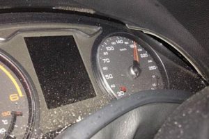 Hurdaya d&ouml;nen otomobilden sağ &ccedil;ıktı