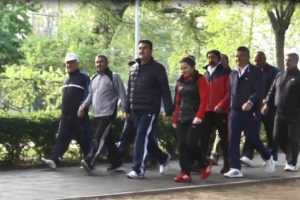 Bursa'da D&uuml;ndar'dan eğitmenler eşliğinde sabah sporu