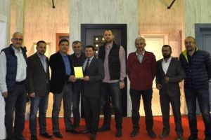 Bursa İTSO'dan İnşaat Fuarı'na katılan &uuml;yelerine plaket