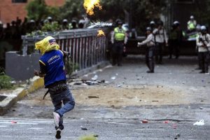 Venezuela'daki protestolarda &ouml;l&uuml; sayısı 22'ye y&uuml;kseldi