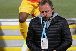 Ankara'da ilgin&ccedil; diyalog: Sergen hocam beni &ccedil;ıkar