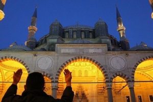 Bug&uuml;n 'Mira&ccedil; Kandili'