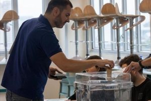Fransa'da cumhurbaşkanı se&ccedil;iminin ilk turu başladı