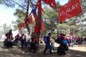 Binlerce izci dedelerini anmak i&ccedil;in &Ccedil;anakkale'de buluştu