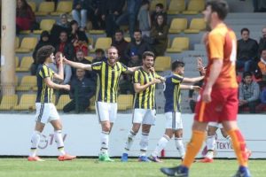 İlk derbiyi Fenerbah&ccedil;e kazandı