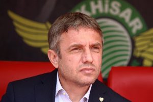 Bursaspor Teknik Direkt&ouml;r&uuml; Top&ccedil;u: Bug&uuml;n futbolun ger&ccedil;eklerini unuttuğumuz bir g&uuml;nd&uuml;