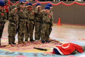 Anaokulu &ouml;ğrencilerinin 23 Nisan g&ouml;sterisi şaşırttı