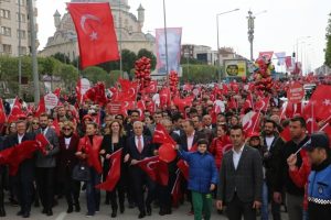 Bursa Nil&uuml;fer'de binler ulusal egemenlik i&ccedil;in y&uuml;r&uuml;d&uuml;