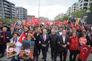 Bursa'da 5 bin kişiyle 23 Nisan y&uuml;r&uuml;y&uuml;ş&uuml;