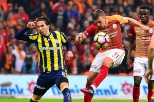 Podolski son derbisine &ccedil;ıktı