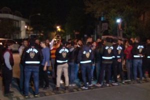Galatasaray taraftarları, y&ouml;netim ve futbolcuları protesto etti