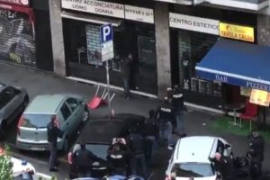 Polis bı&ccedil;aklı şahsı b&ouml;yle vurdu
