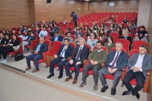 Bursa Gemlik Belediye Başkanı Yılmaz, &uuml;niversiteli gen&ccedil;lerle buluştu