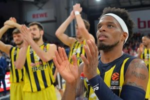 Fenerbah&ccedil;e D&ouml;rtl&uuml; Final i&ccedil;in sahaya &ccedil;ıkıyor