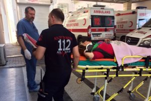 &Ouml;ğrencileri taşıyan otomobil su kanalına d&uuml;şt&uuml;: 7 yaralı