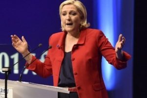 Le Pen'den Macron'a eleştiri: Zayıf biri
