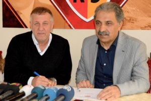 Kayserspor Mesut Bakkal'a emanet