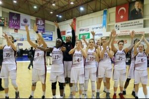 Yakın Doğu &Uuml;niversitesi yarı finalde