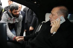 Erdoğan'ın intihardan vazge&ccedil;irdiği vatandaş eşini arıyor