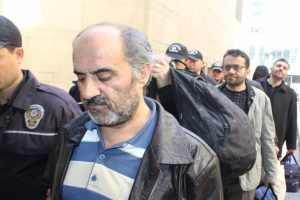 Bursa'da FET&Ouml; operasyonunda g&ouml;zaltına alınan 33 eğitimci adliyeye sevk edildi