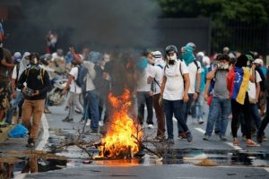 Venezuela'daki g&ouml;sterilerde &ouml;l&uuml; sayısı artıyor!