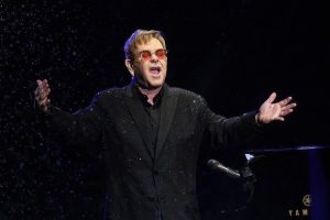Elton John'a '&ouml;l&uuml;mc&uuml;l bakteri' teşhisi konuldu