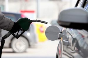 "Benzin ve motorine en az 20 kuruş indirim yapılmalı"