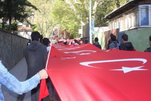 Bursalı gen&ccedil;ler 57. Alay'a vefa i&ccedil;in y&uuml;r&uuml;d&uuml;