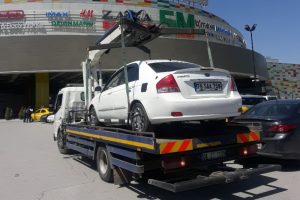Alışveriş merkezinde ş&uuml;pheli otomobil paniği