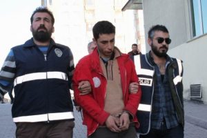 Karısını &ouml;ld&uuml;ren Suriyeli koca: "Bayıltana kadar d&ouml;vd&uuml;m"