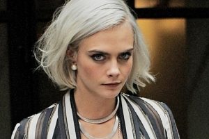 Cara Delevingne asker tıraşı yaptırdı
